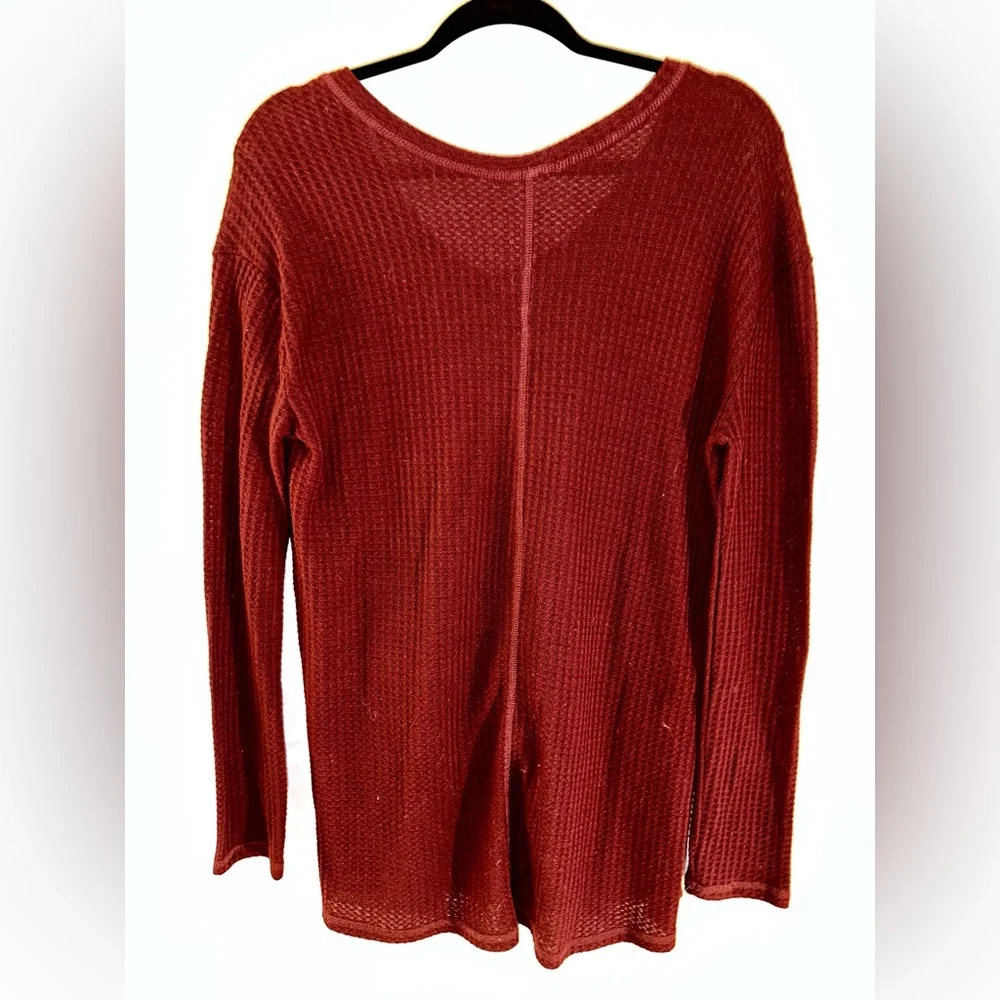 - Sweater - - Picture 2 of 3